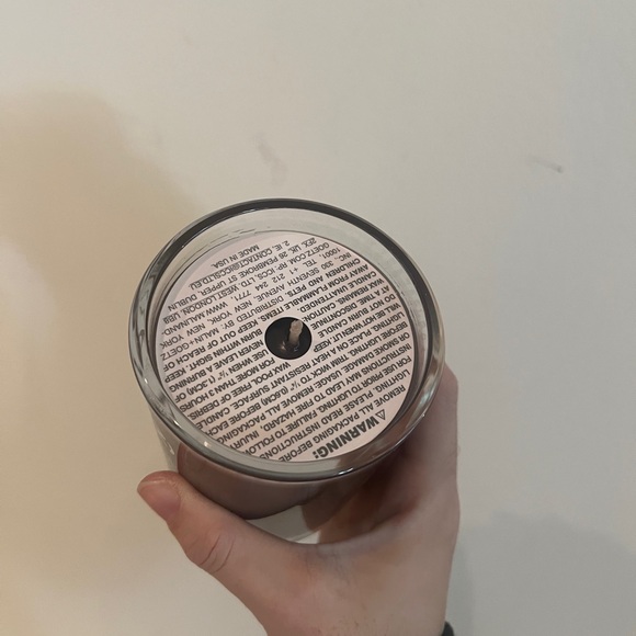 MALIN+GOETZ' Dark Rum Candle 9 oz / 255 g - Picture 3 of 3